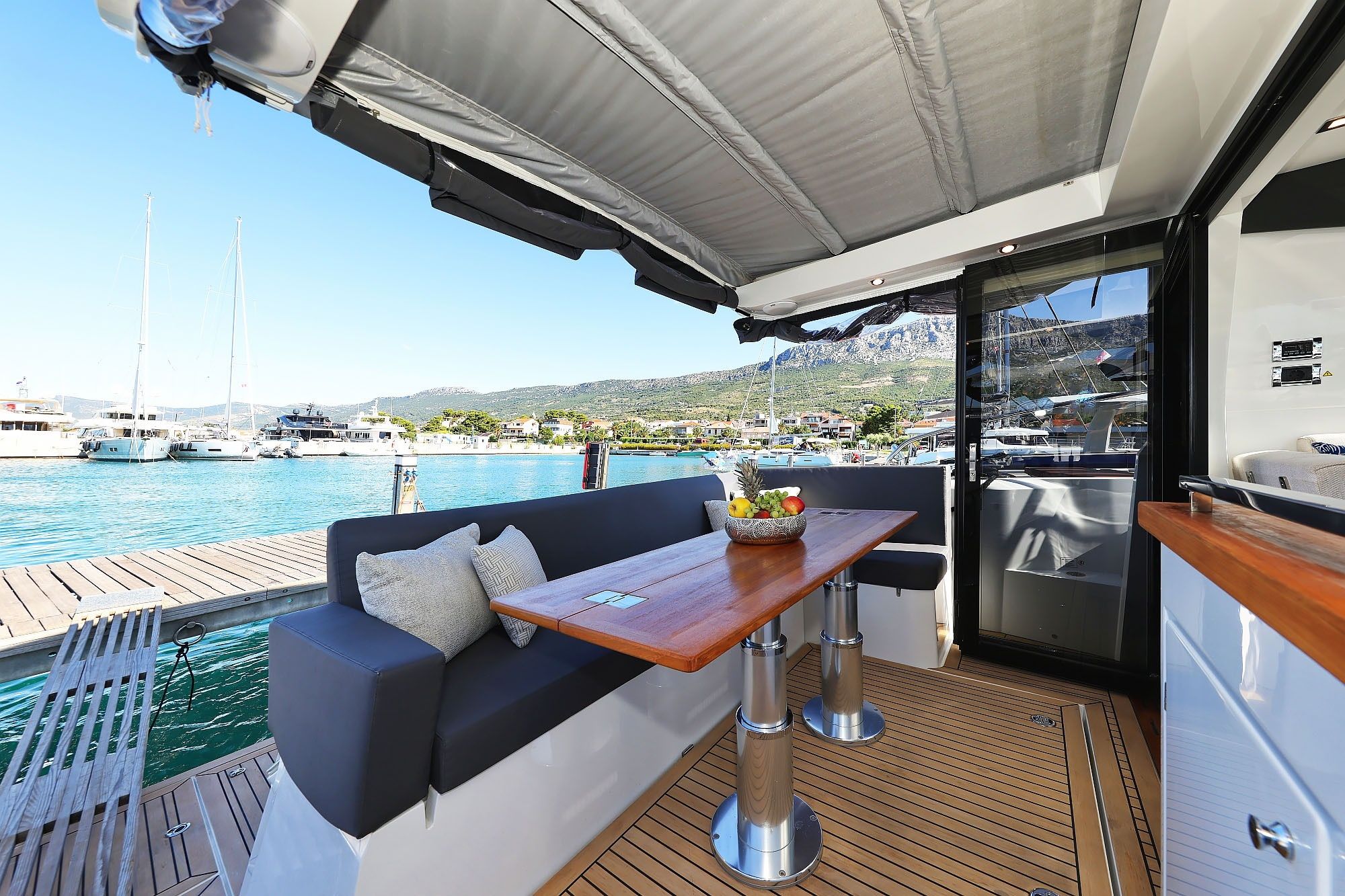 Sealine C390 | Tireless