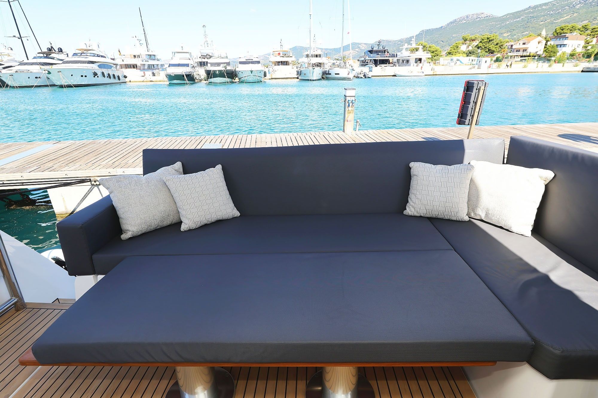 Sealine C390 | Tireless