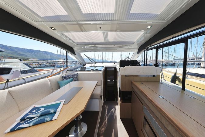 Sealine C390 | Tireless