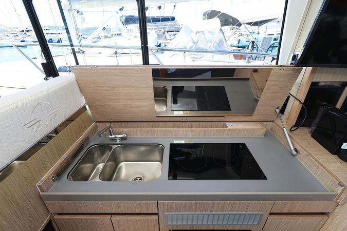 Sealine C390 | Tireless