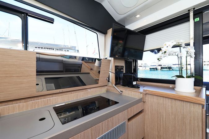 Sealine C390 | Tireless