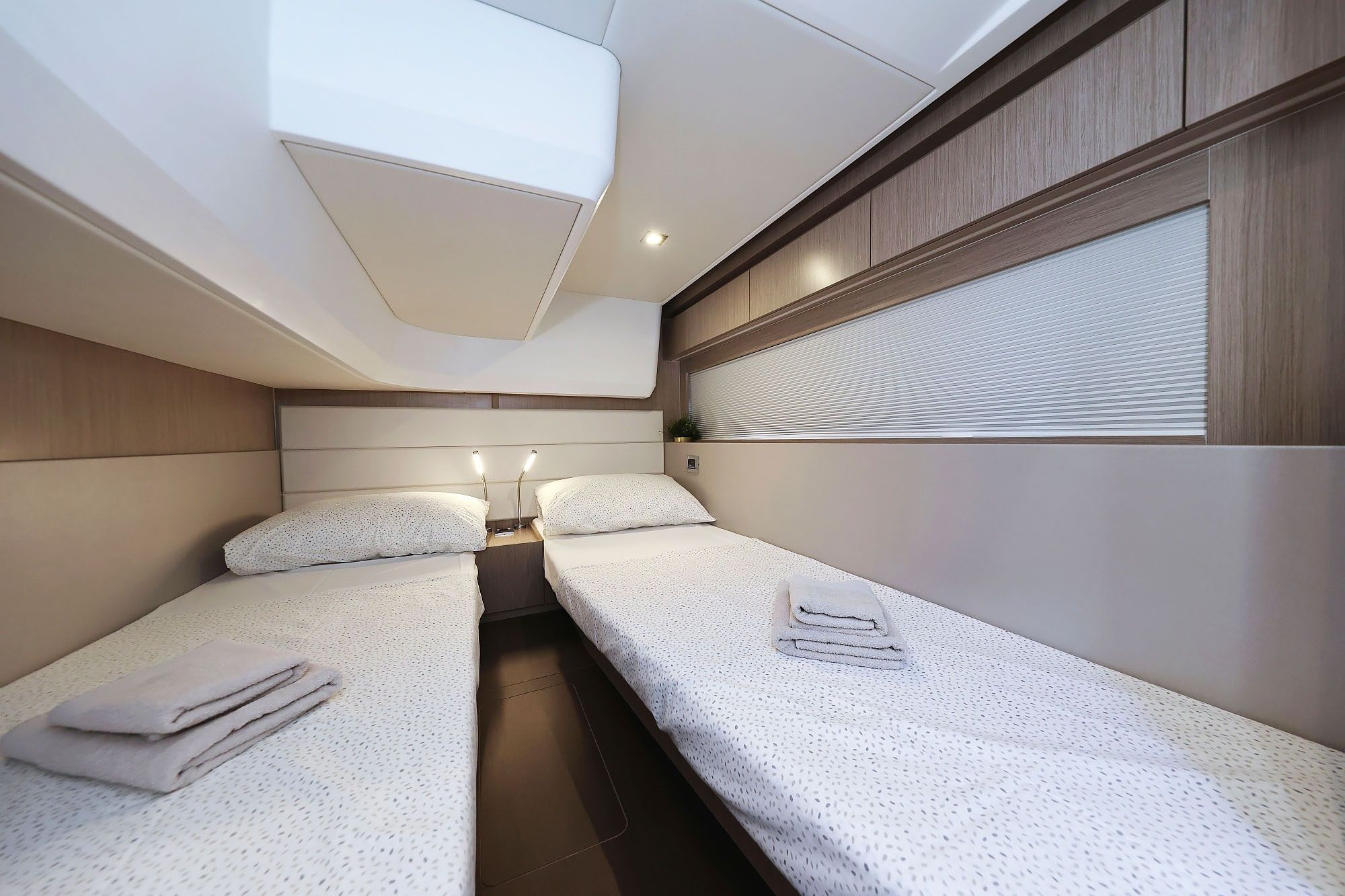 Sealine C390 | Tireless