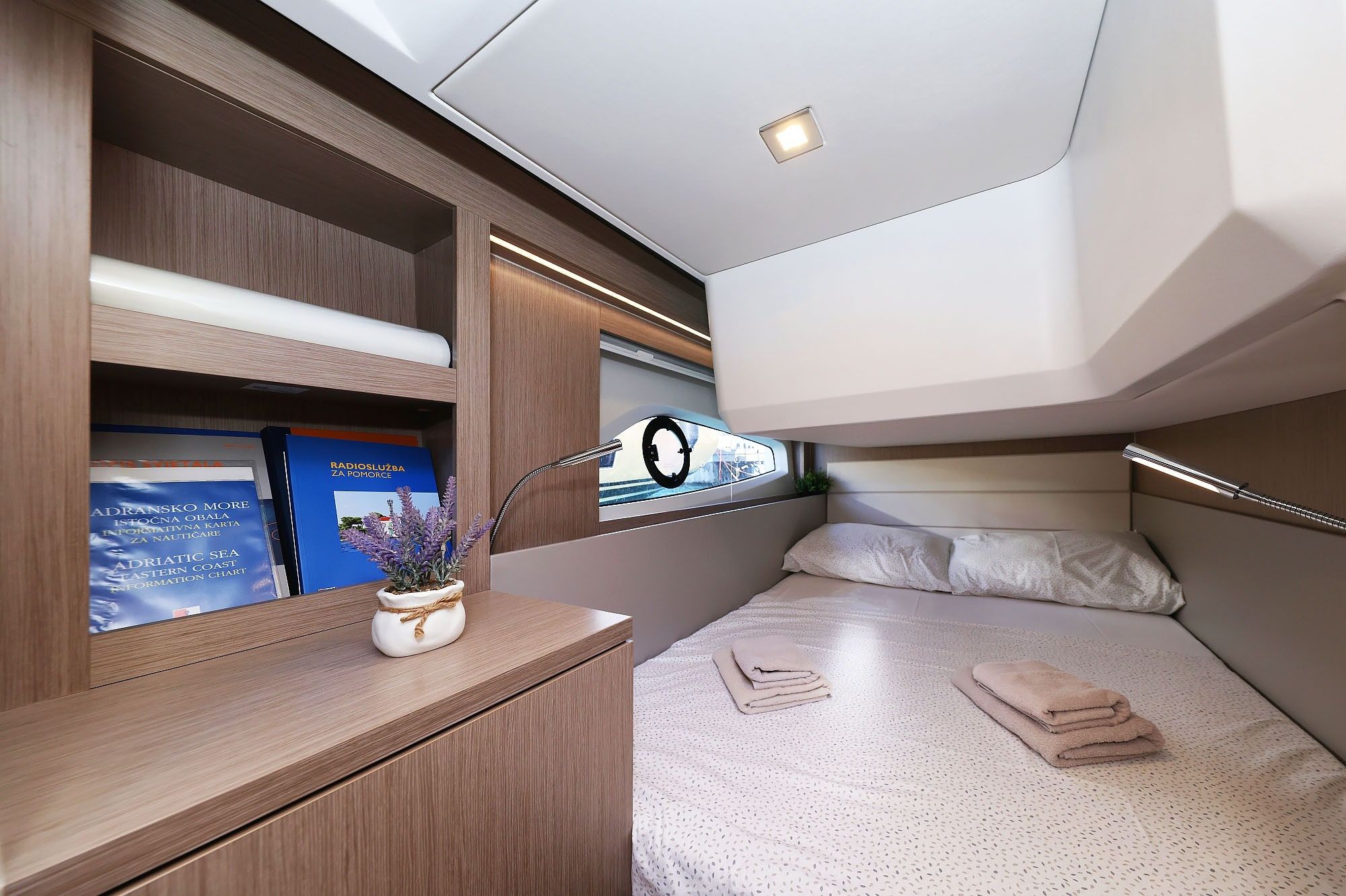 Sealine C390 | Tireless