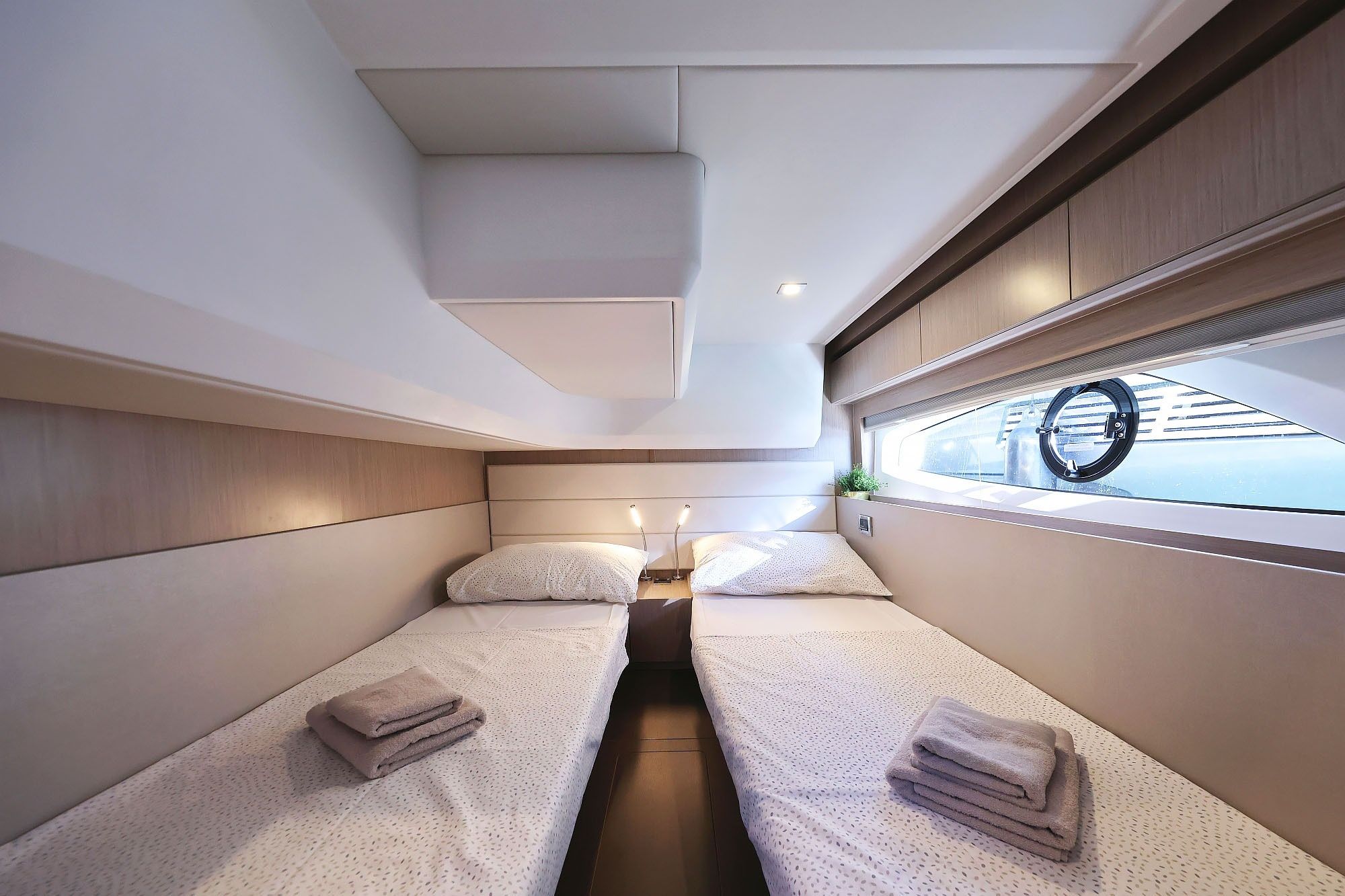 Sealine C390 | Tireless