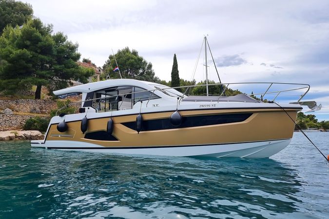 Sealine C390 | Tireless