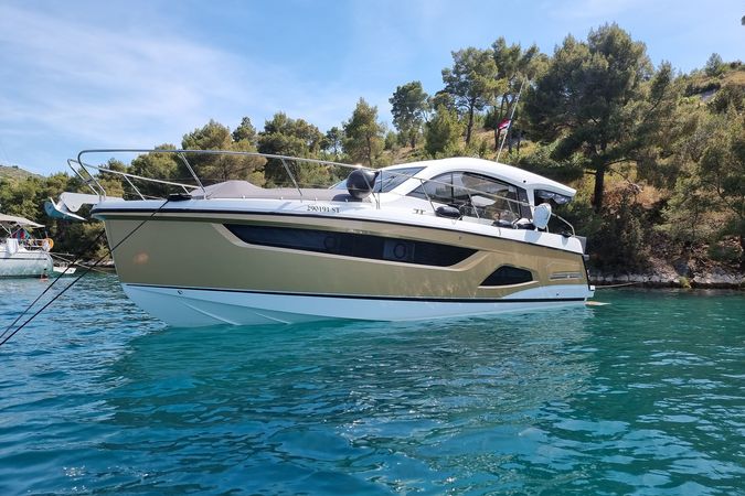Sealine C390 | Tireless