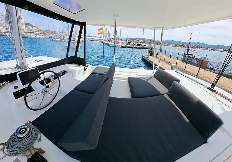 Lagoon 46 | Silver Elli