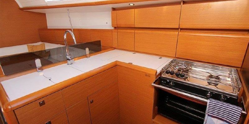 Jeanneau Sun Odyssey 379 | Oyster Shell