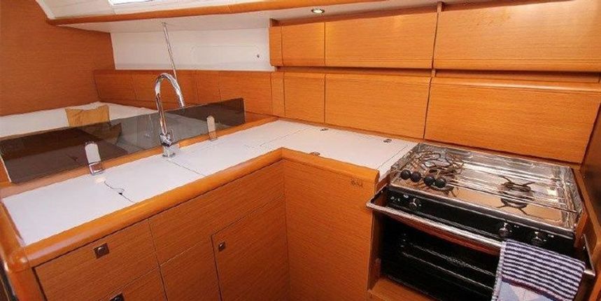 Jeanneau Sun Odyssey 379 | Oyster Shell