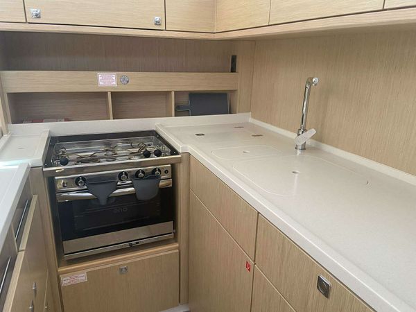 Bavaria C57 | Pelargos