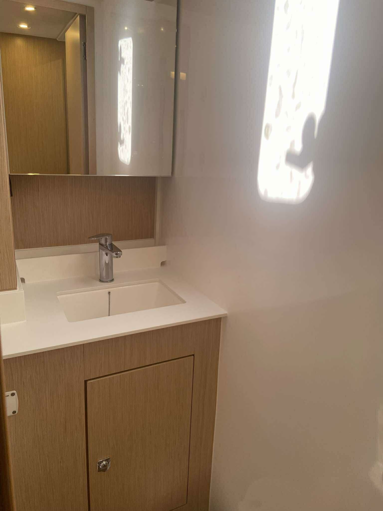 Bavaria C57 | Pelargos