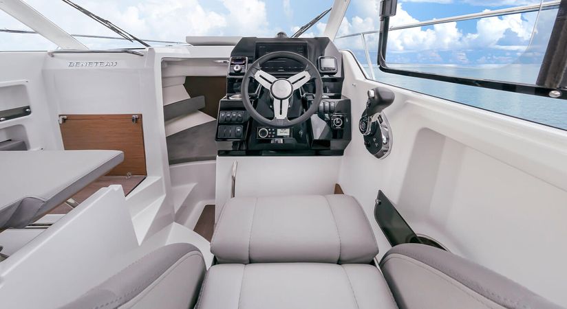 Beneteau Antares 8 | 23