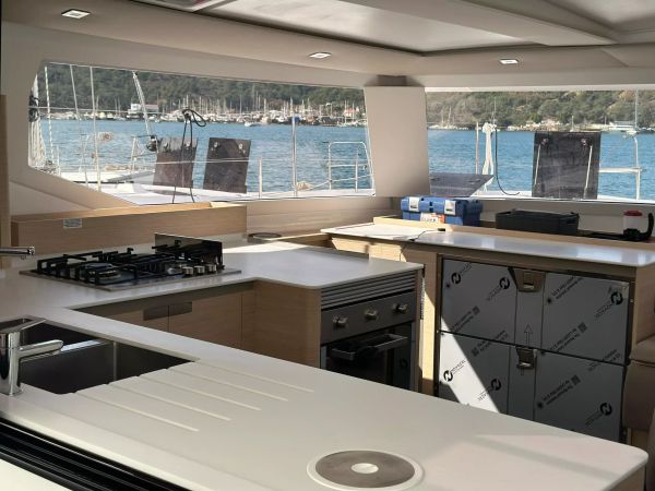 Fountaine Pajot Tanna 47 | Blue Angel