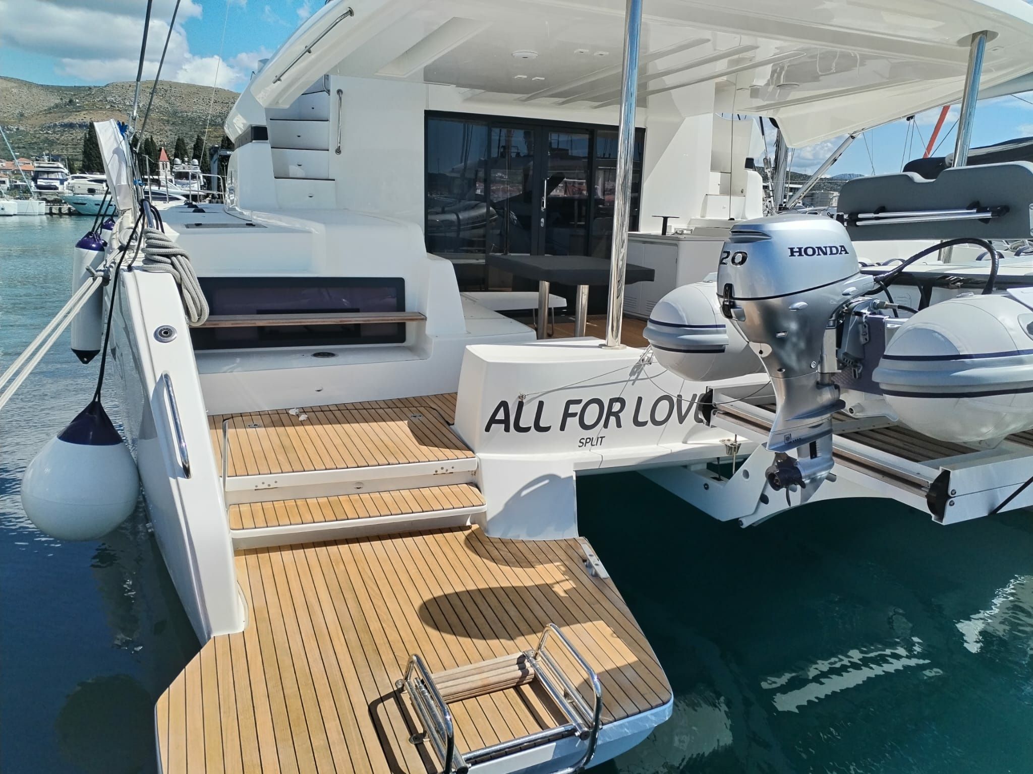 Lagoon 51 | All for Love