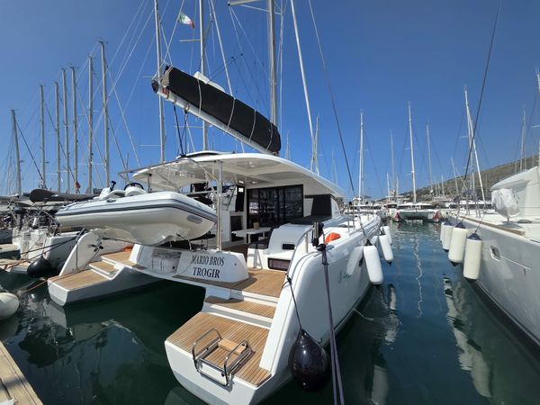 Lagoon 42 | Mario Bros