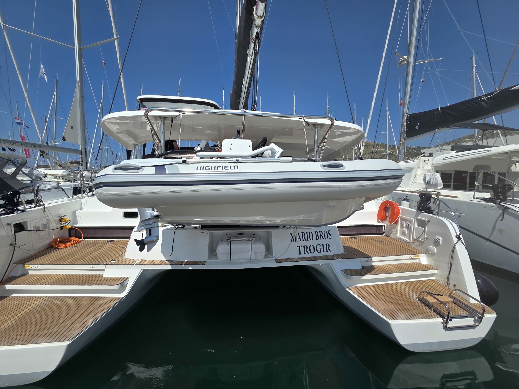 Lagoon 42 | Mario Bros