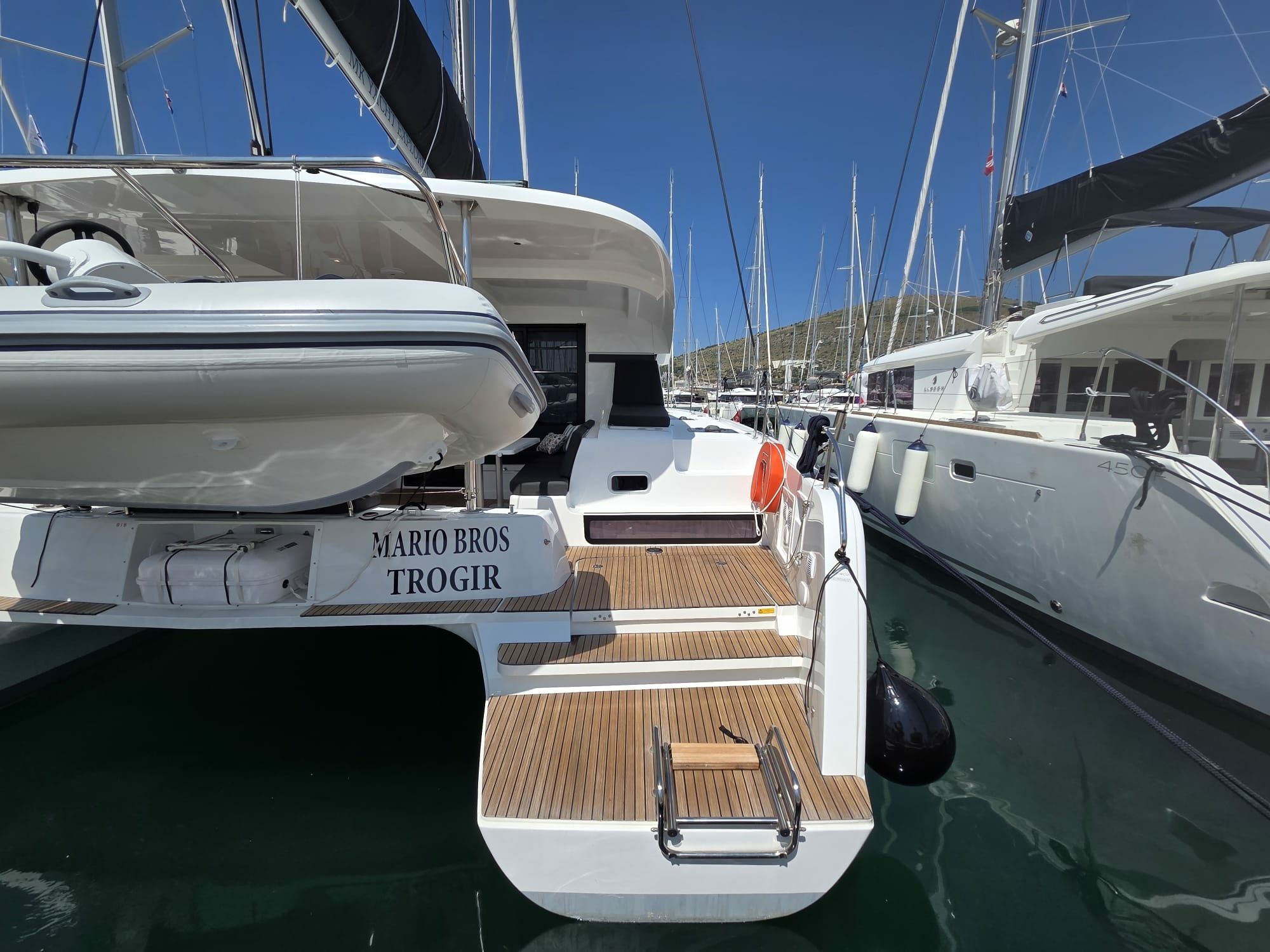 Lagoon 42 | Mario Bros