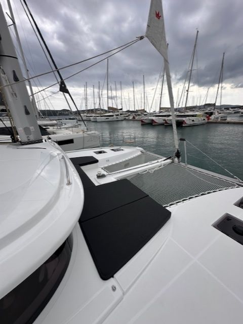 Lagoon 43 | Bunga Bunga