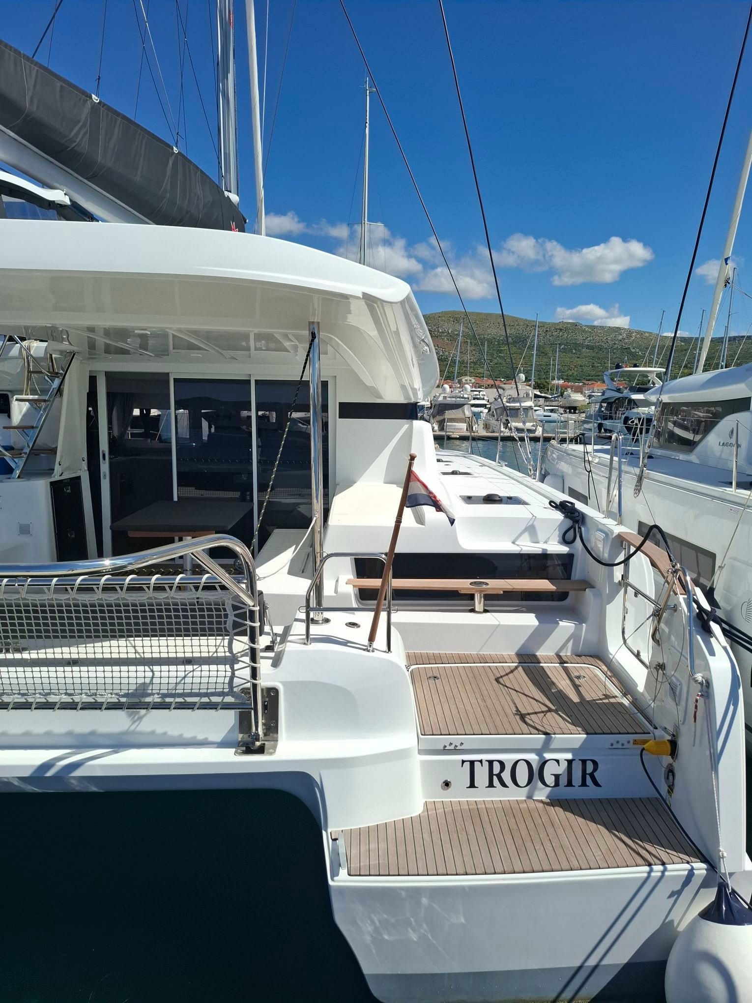 Lagoon 43 | Bunga Bunga