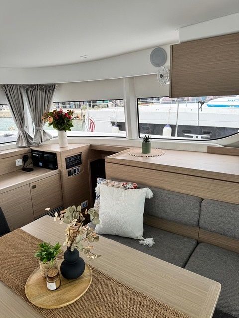 Lagoon 43 | Bunga Bunga