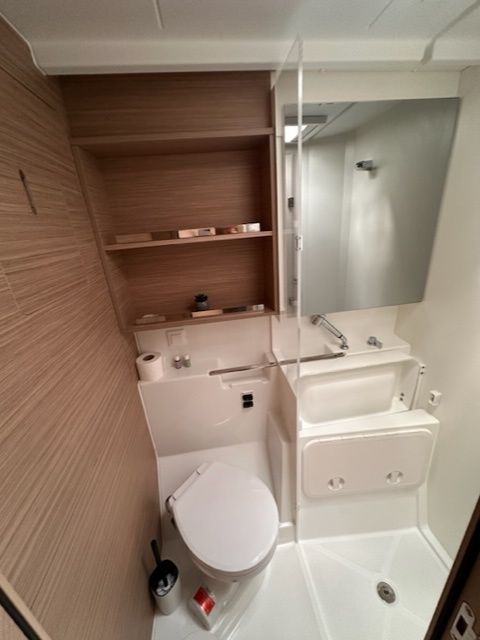 Lagoon 43 | Bunga Bunga