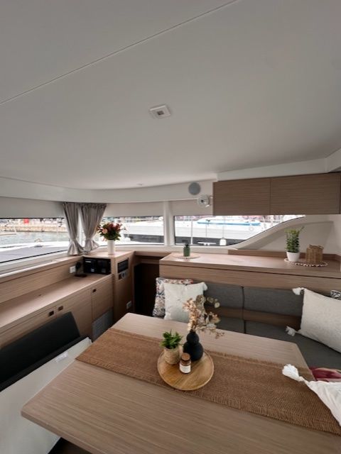 Lagoon 43 | Bunga Bunga