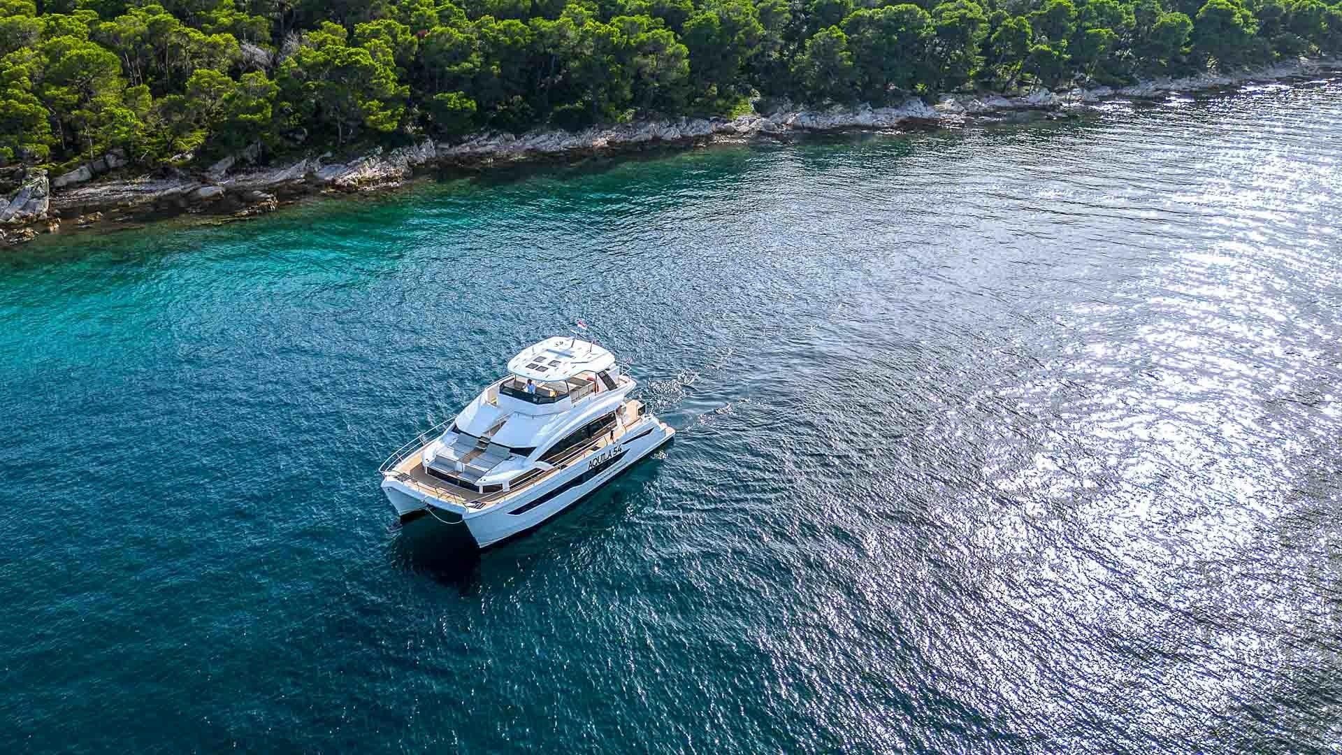 Aquila 54 | By My Side