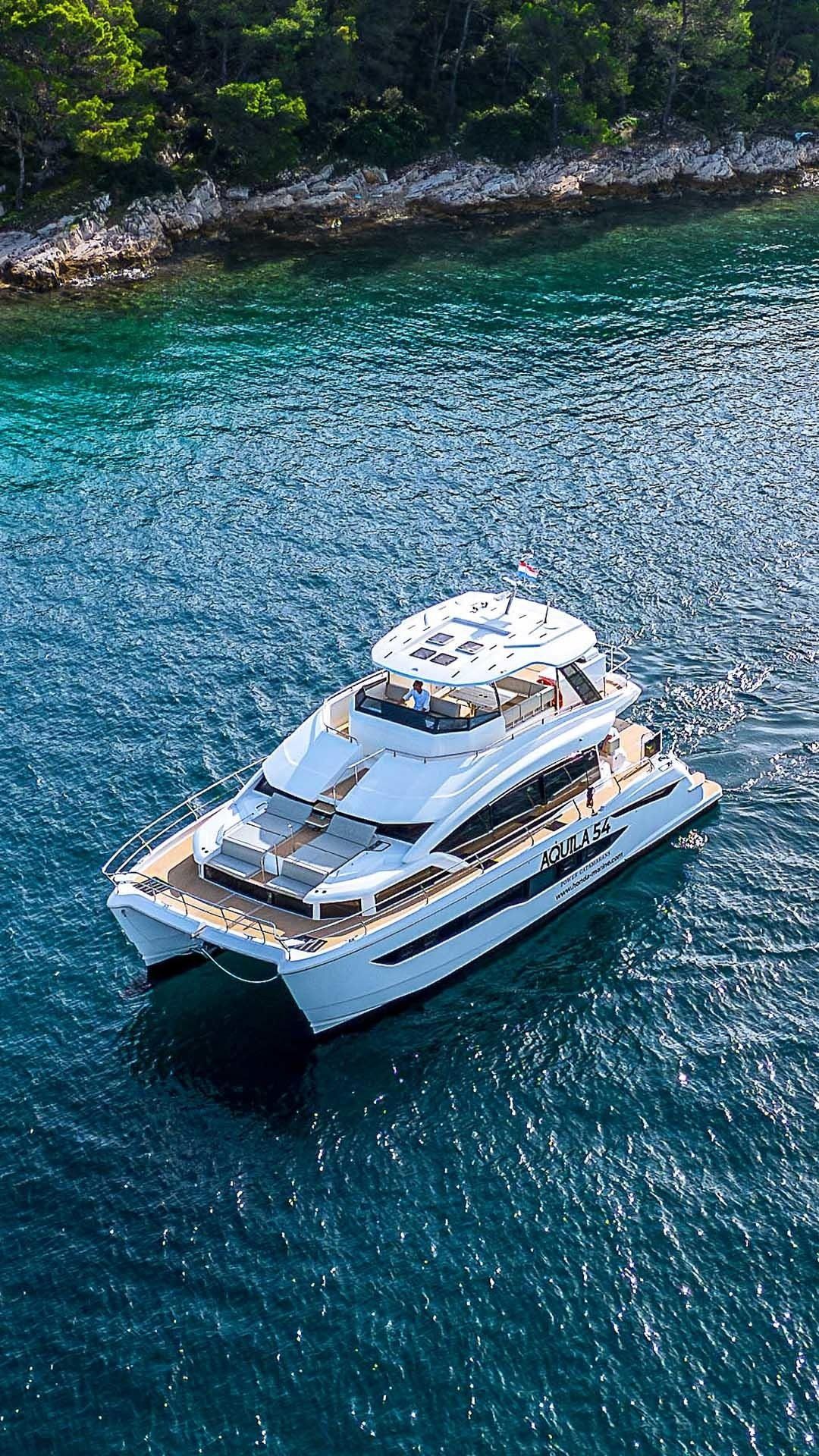 Aquila 54 | By My Side