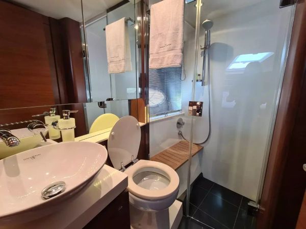 Princess V39 | Sundance