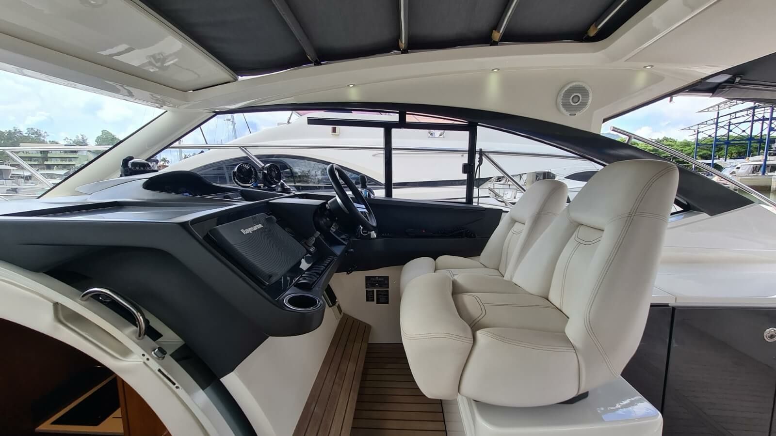 Princess V39 | Sundance