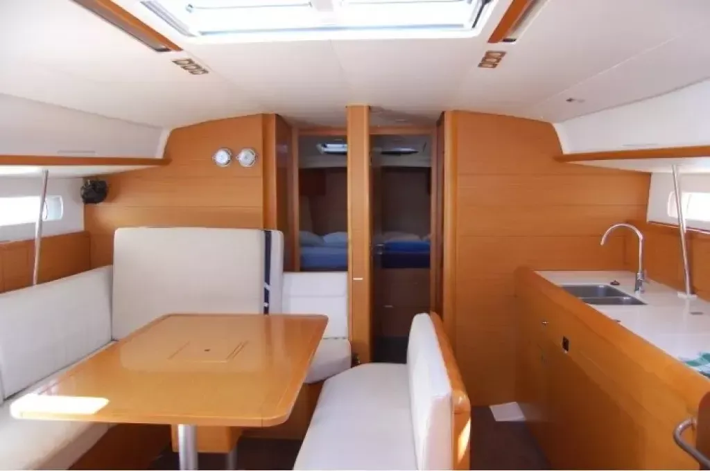 Jeanneau Sun Odyssey 519 | Champagne