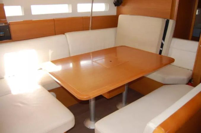 Jeanneau Sun Odyssey 519 | Champagne