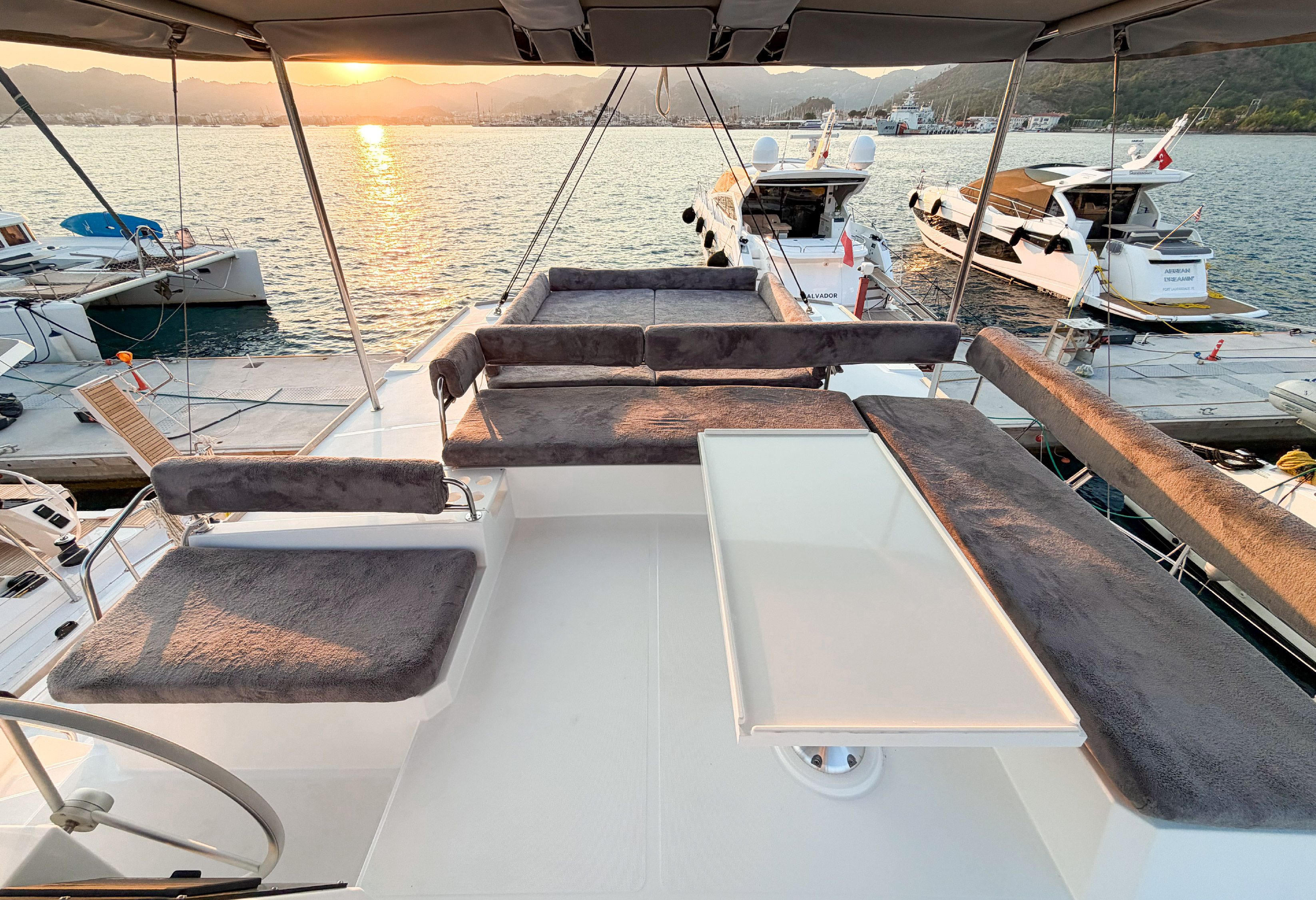 Bali 4.8 | Luna 2