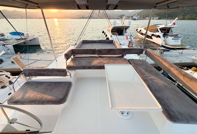 Bali 4.8 | Luna 2