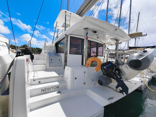 Bali 4.8 | Newton
