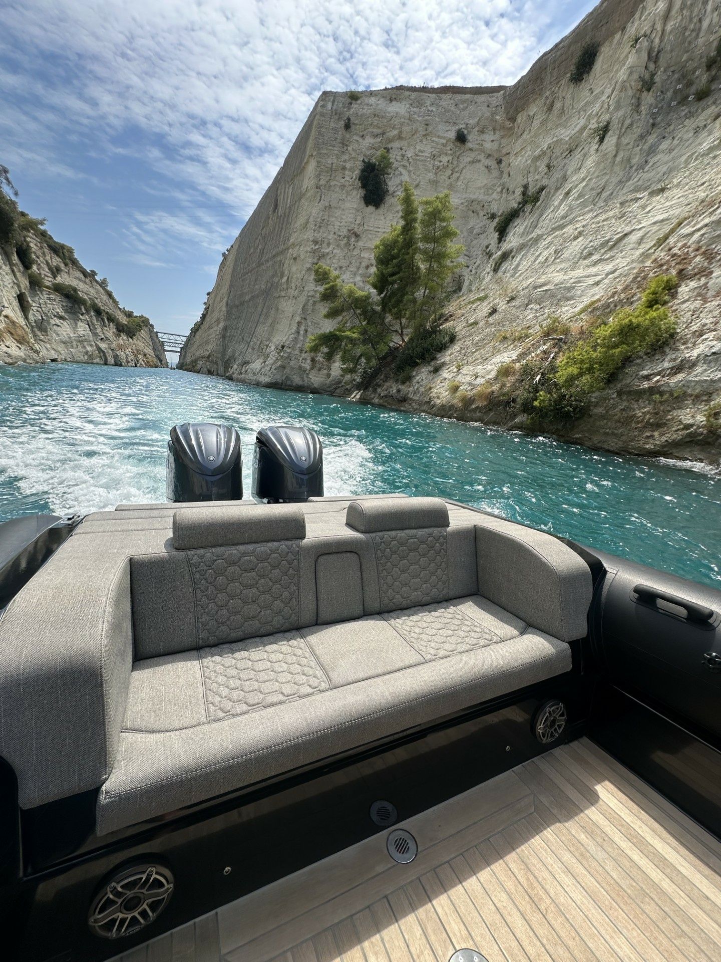 Technohull 38 | Aquaholic