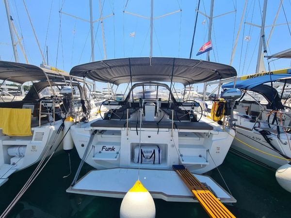 Dufour 44 | Funk