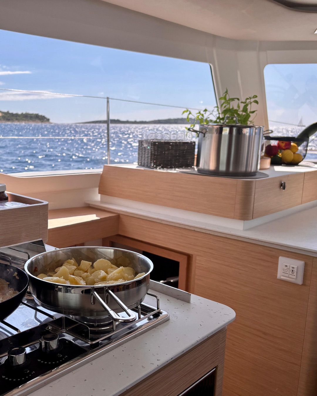 Fountaine Pajot New 41 | Acamar