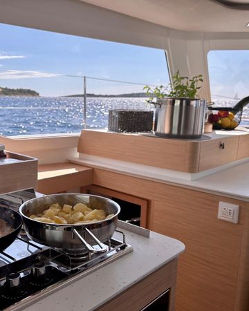 Fountaine Pajot New 41 | Acamar