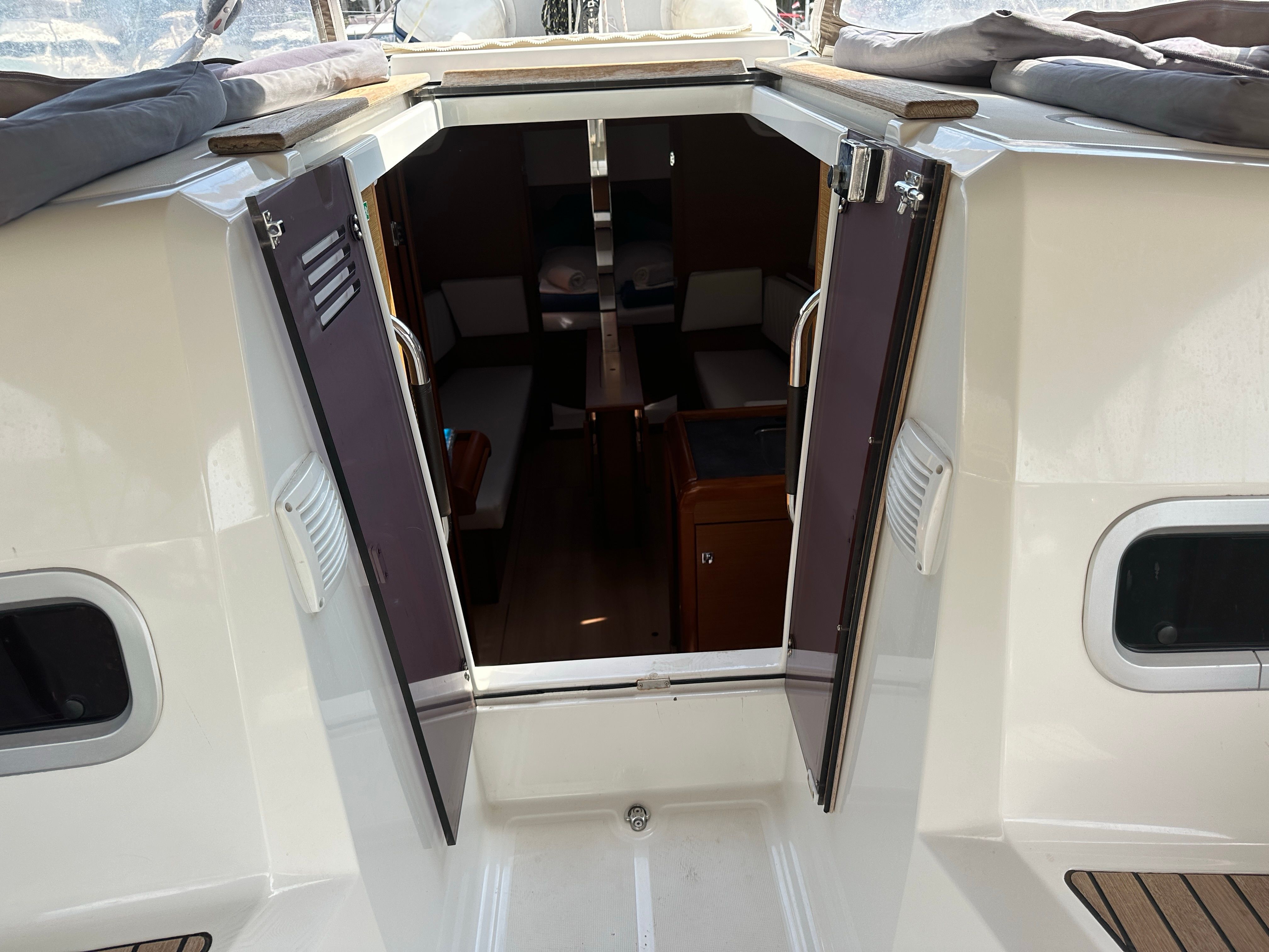 Jeanneau Sun Odyssey 349 | Bravo Kiss