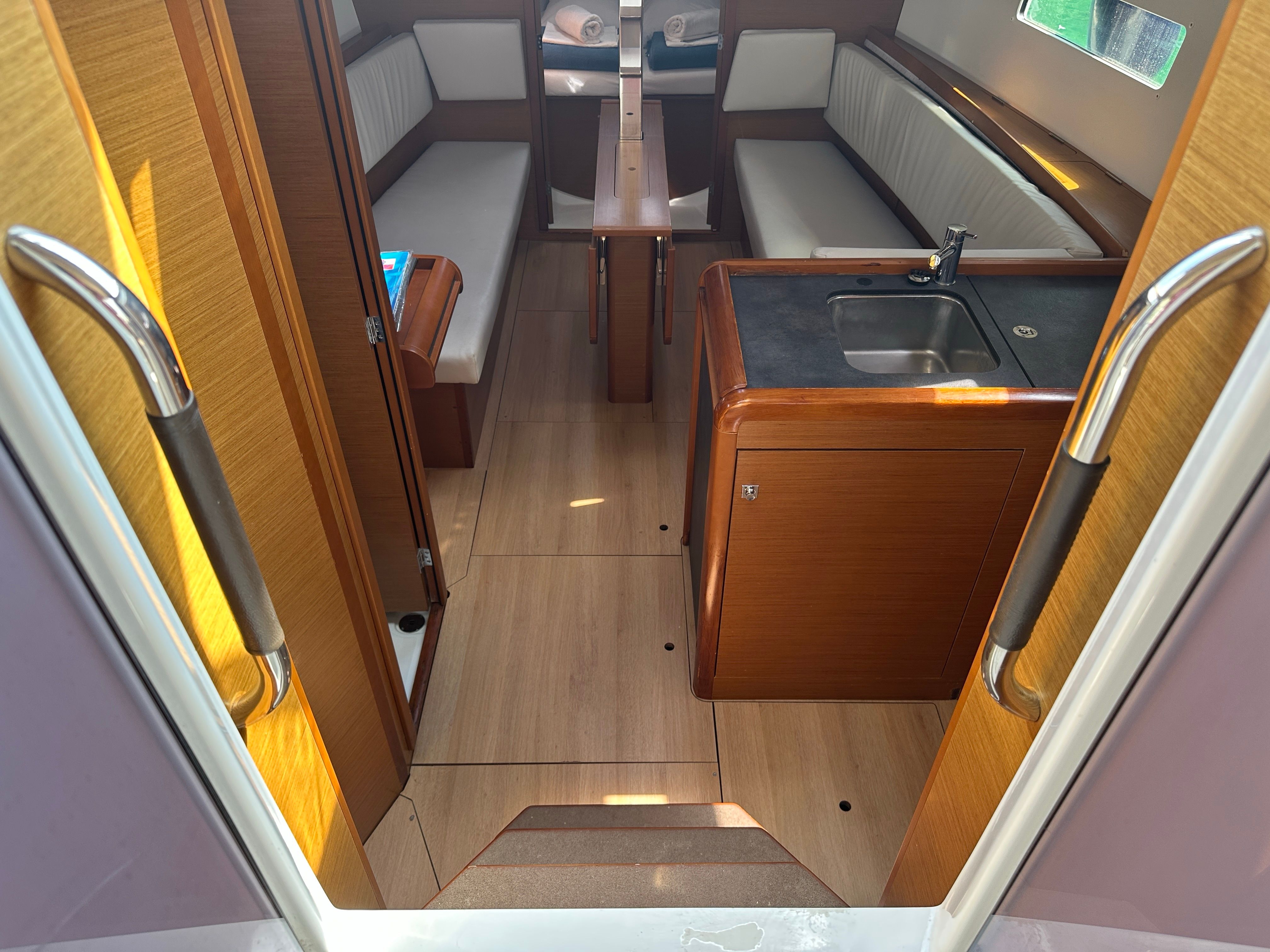 Jeanneau Sun Odyssey 349 | Bravo Kiss