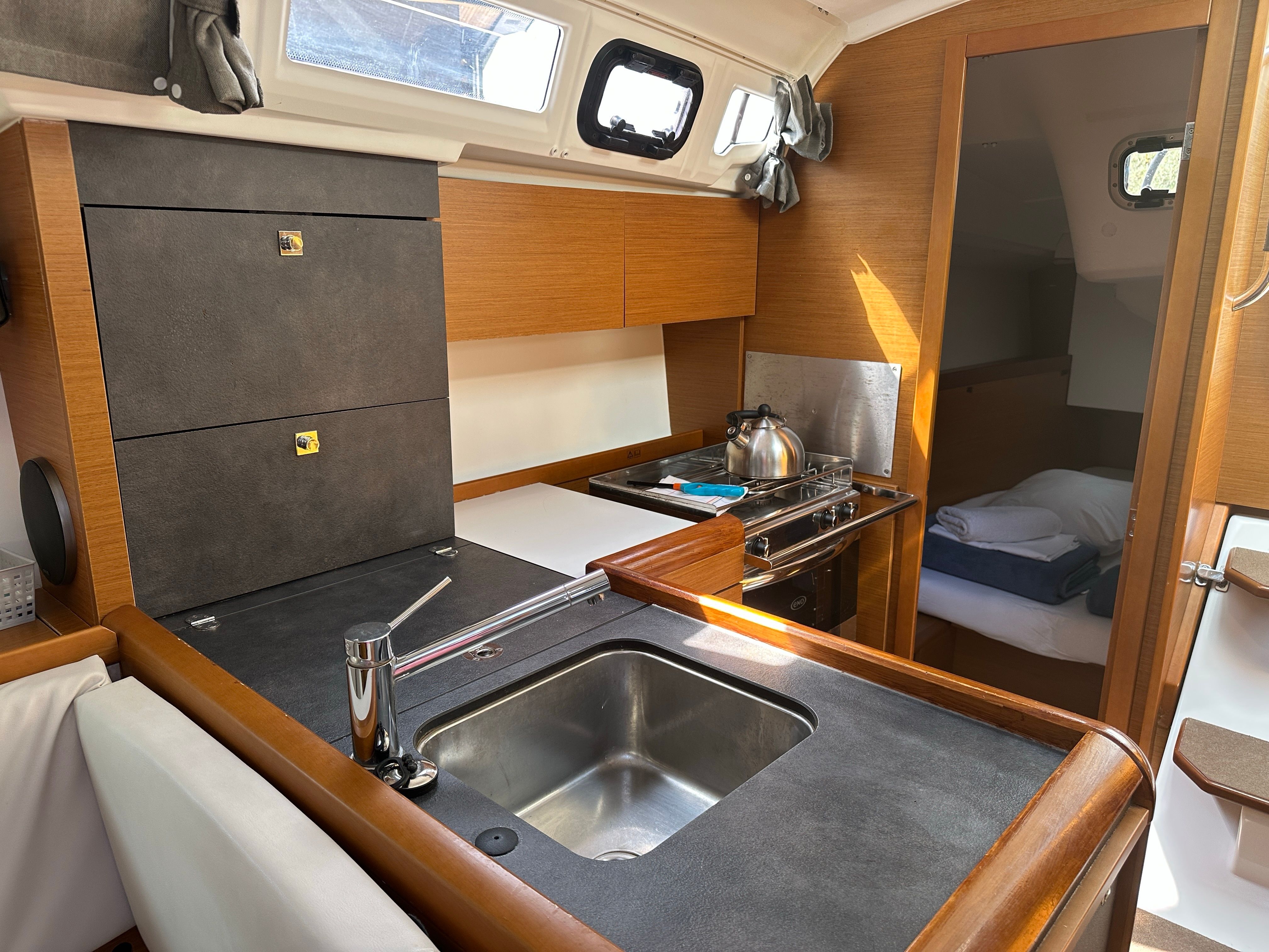 Jeanneau Sun Odyssey 349 | Bravo Kiss