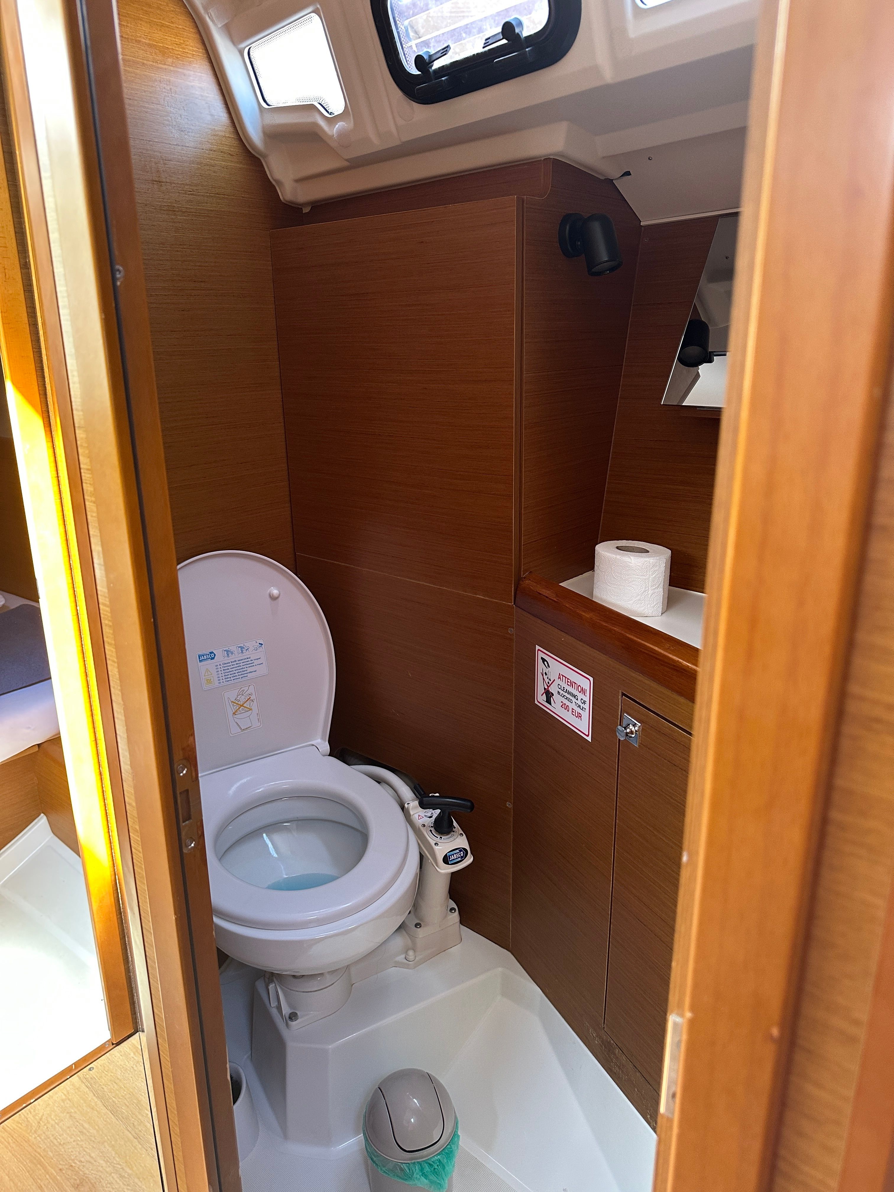 Jeanneau Sun Odyssey 349 | Bravo Kiss