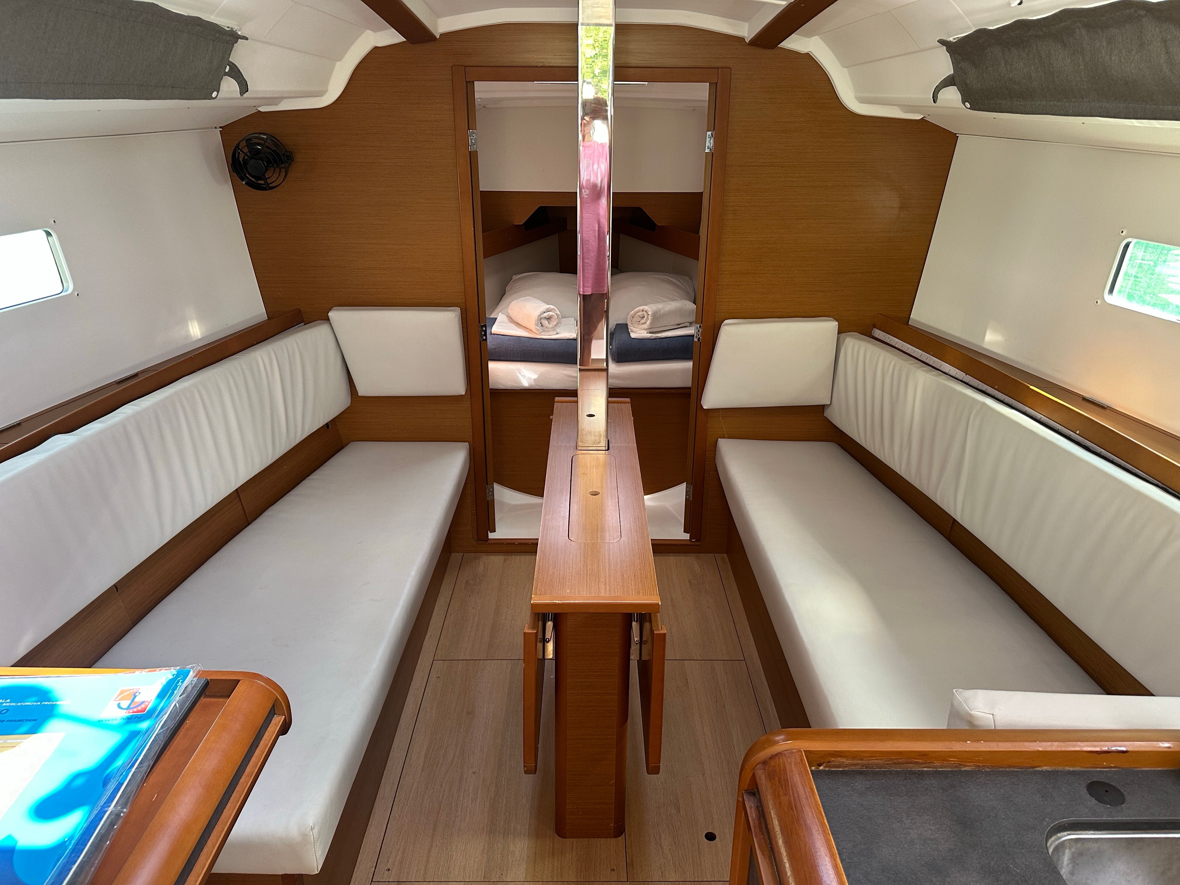 Jeanneau Sun Odyssey 349 | Bravo Kiss