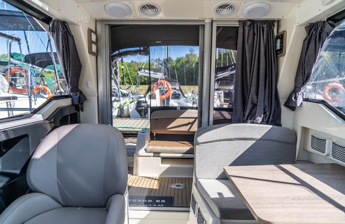 Quicksilver 675 | Zefirek