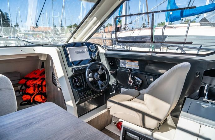 Quicksilver 675 | Zefirek