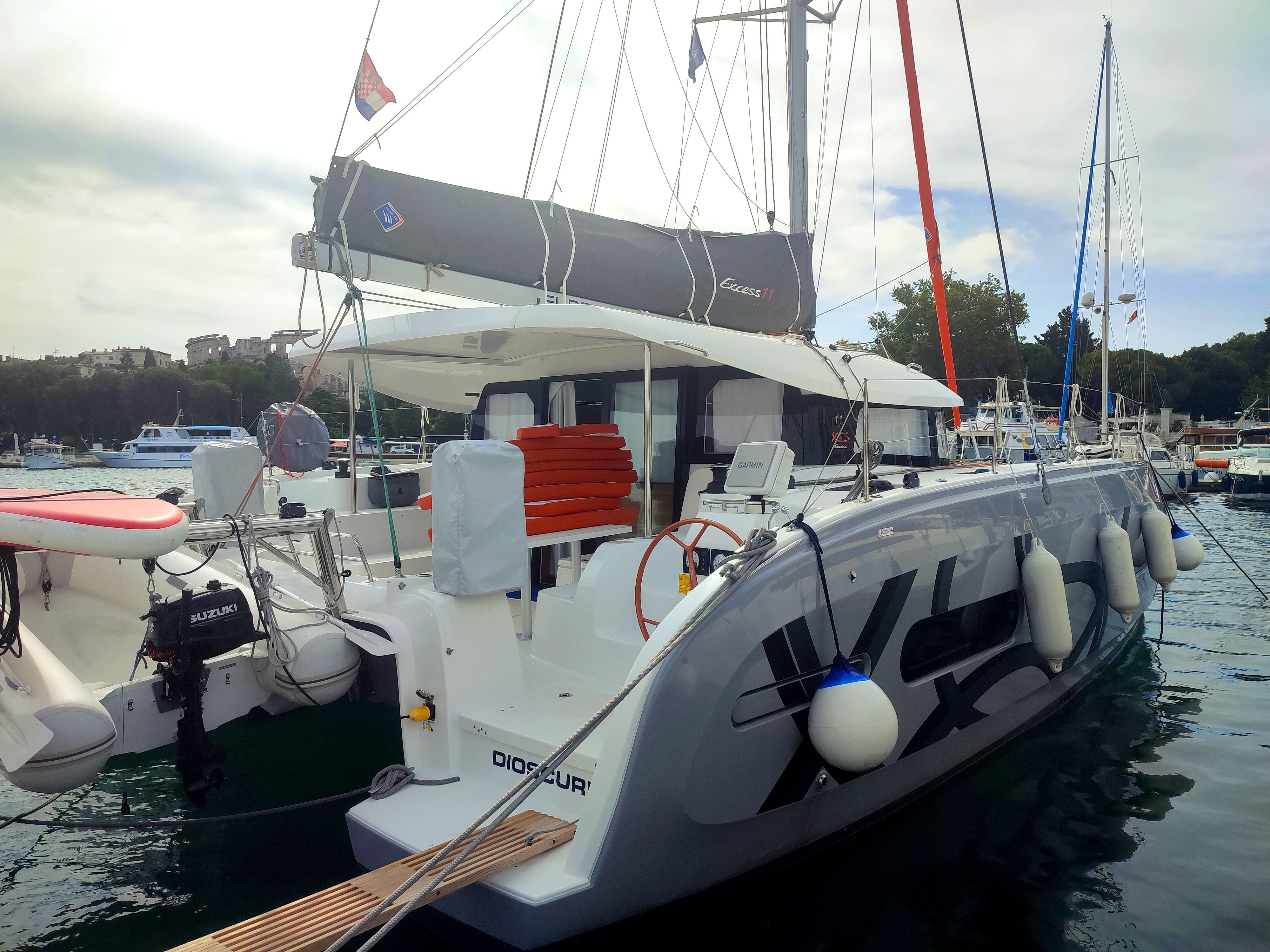 Excess 11 | Dioscuri