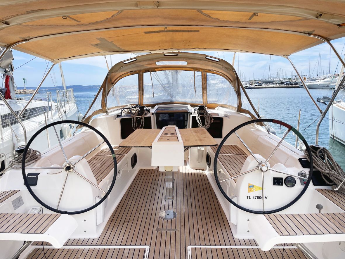 Dufour 382 | Tara
