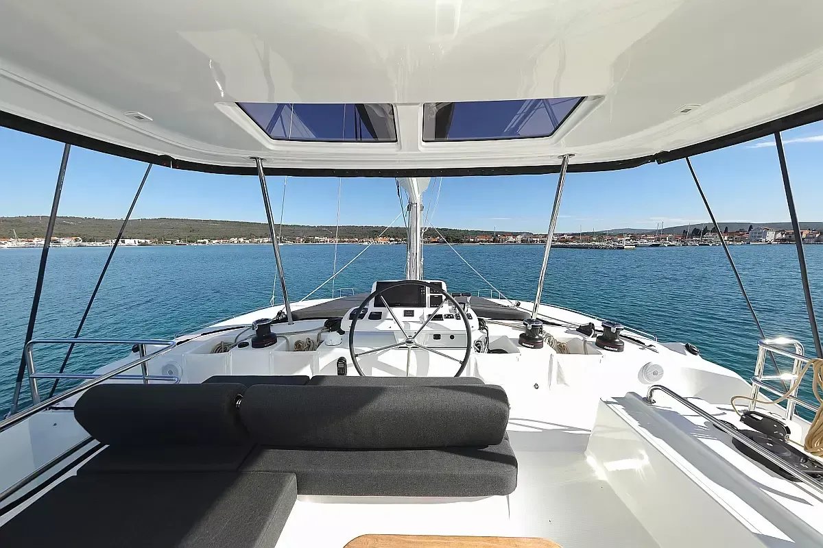 Lagoon 51 | Disonesto