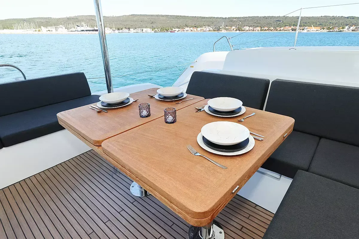 Lagoon 51 | Disonesto